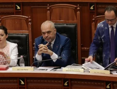 Αλβανία: Πέφτει ο Ράμα - Παραιτείται όλη η κοινοβουλευτική ομάδα του Δημοκρατικού κόμματος